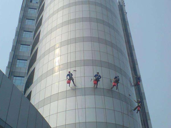 高空作業(yè)外墻清洗